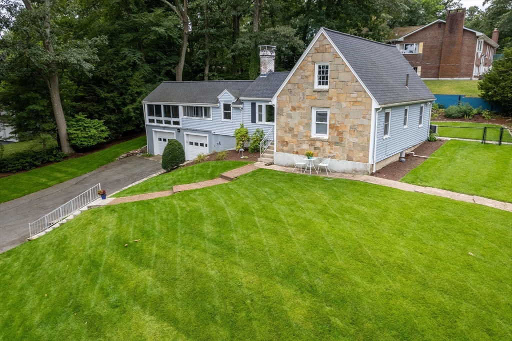 53 Edgewater Dr