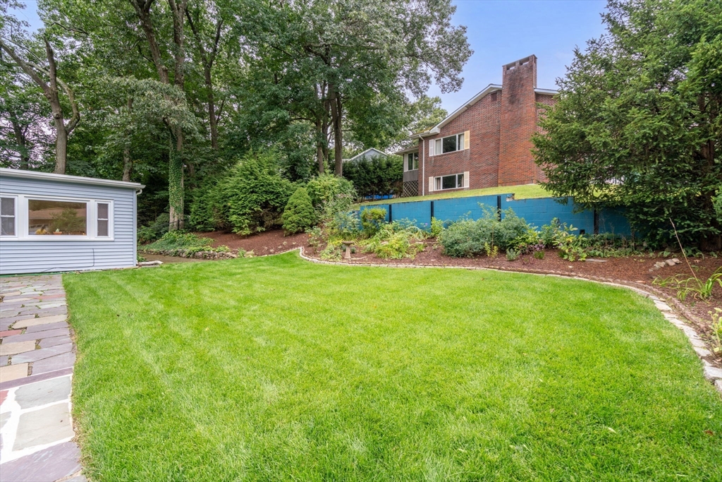 53 Edgewater Dr