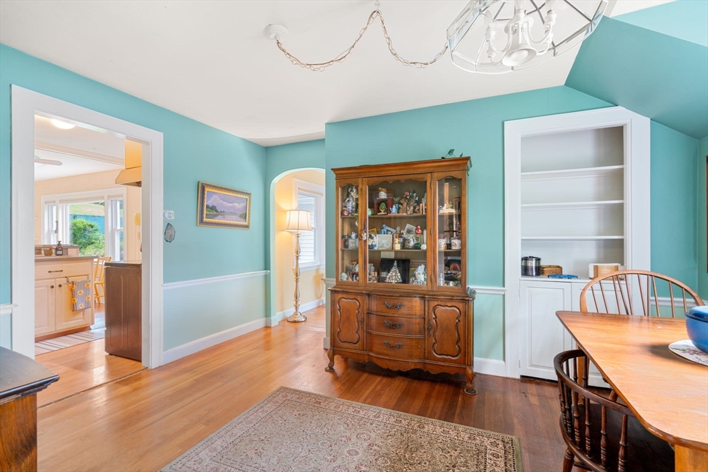 53 Edgewater Dr