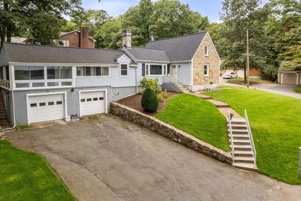 53 Edgewater Dr