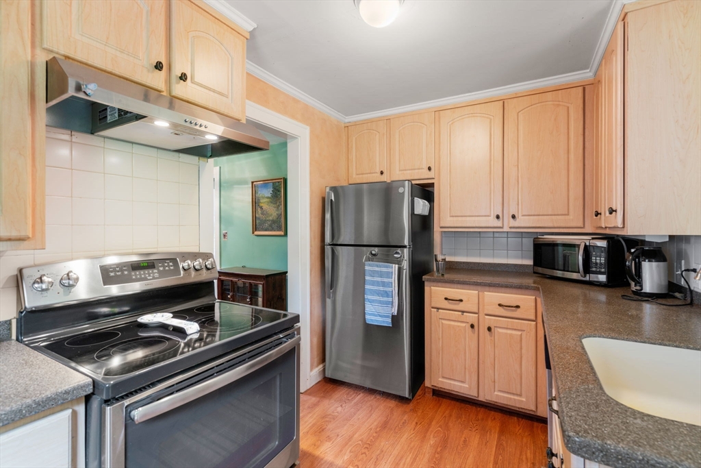 53 Edgewater Dr