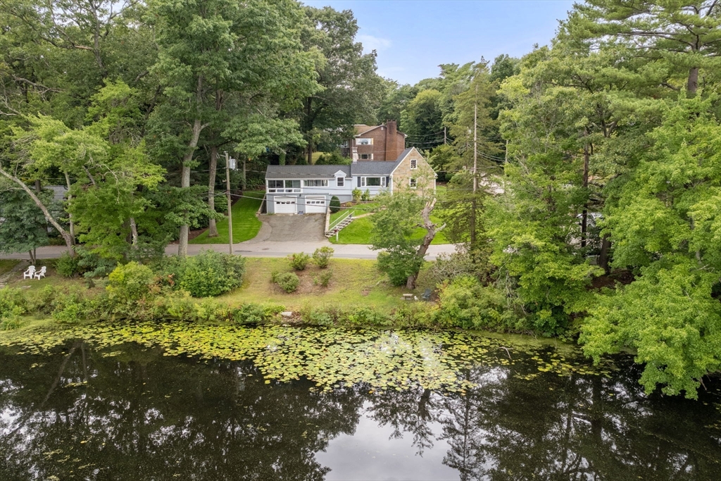 53 Edgewater Dr