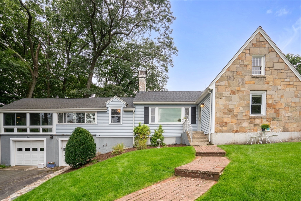 53 Edgewater Dr