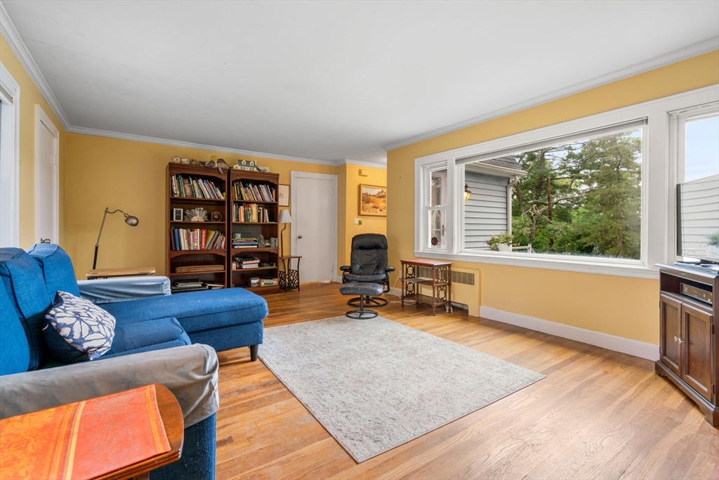 53 Edgewater Dr