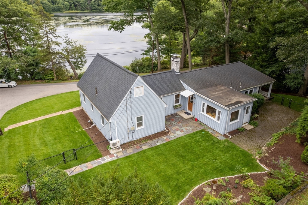 53 Edgewater Dr