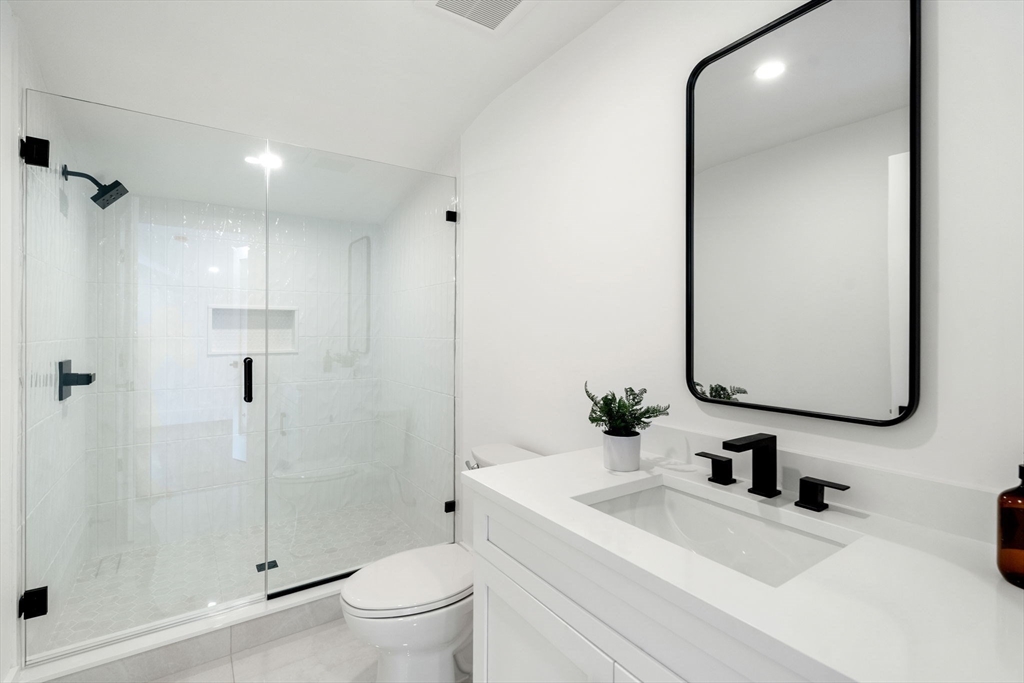 71 Cloverdale Rd # 71