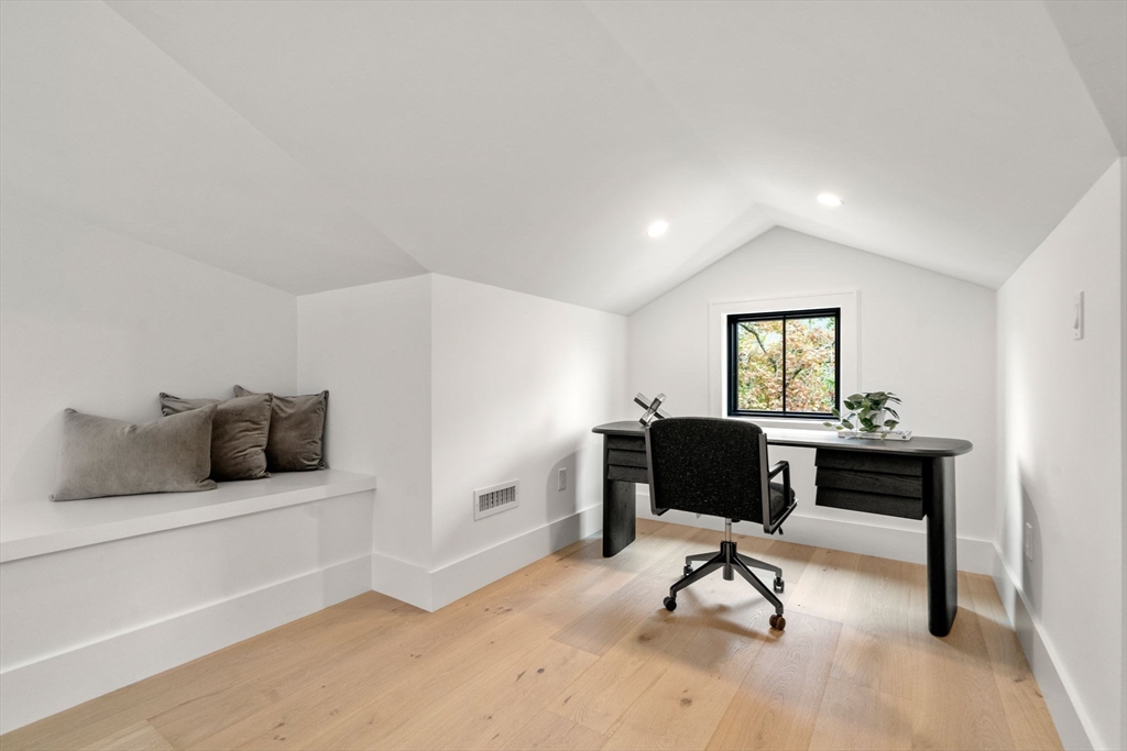 71 Cloverdale Rd # 71