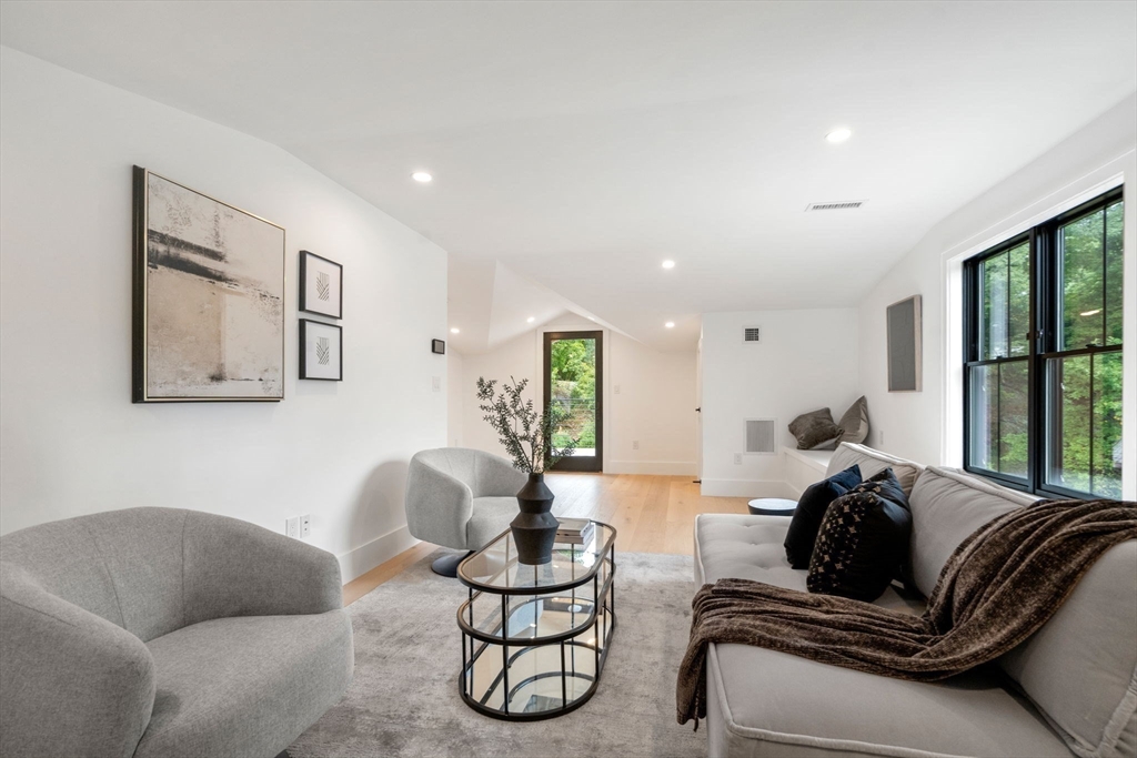 71 Cloverdale Rd # 71