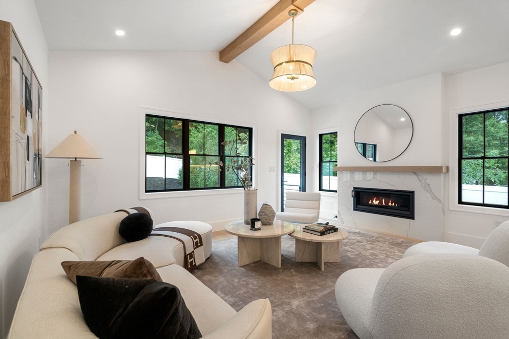 71 Cloverdale Rd # 71