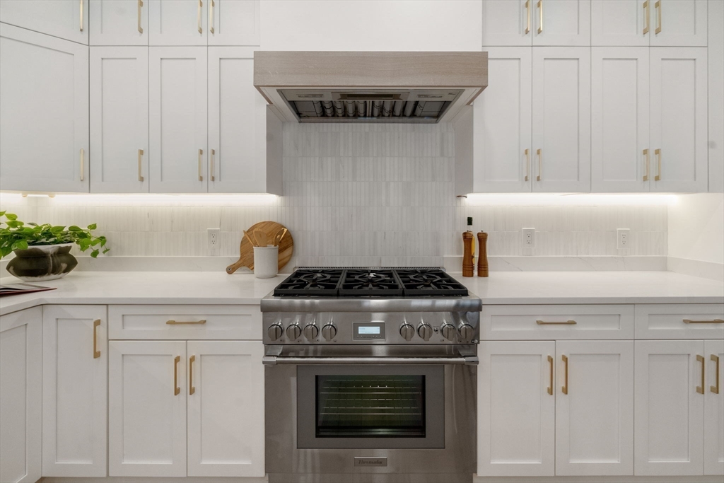 71 Cloverdale Rd # 71