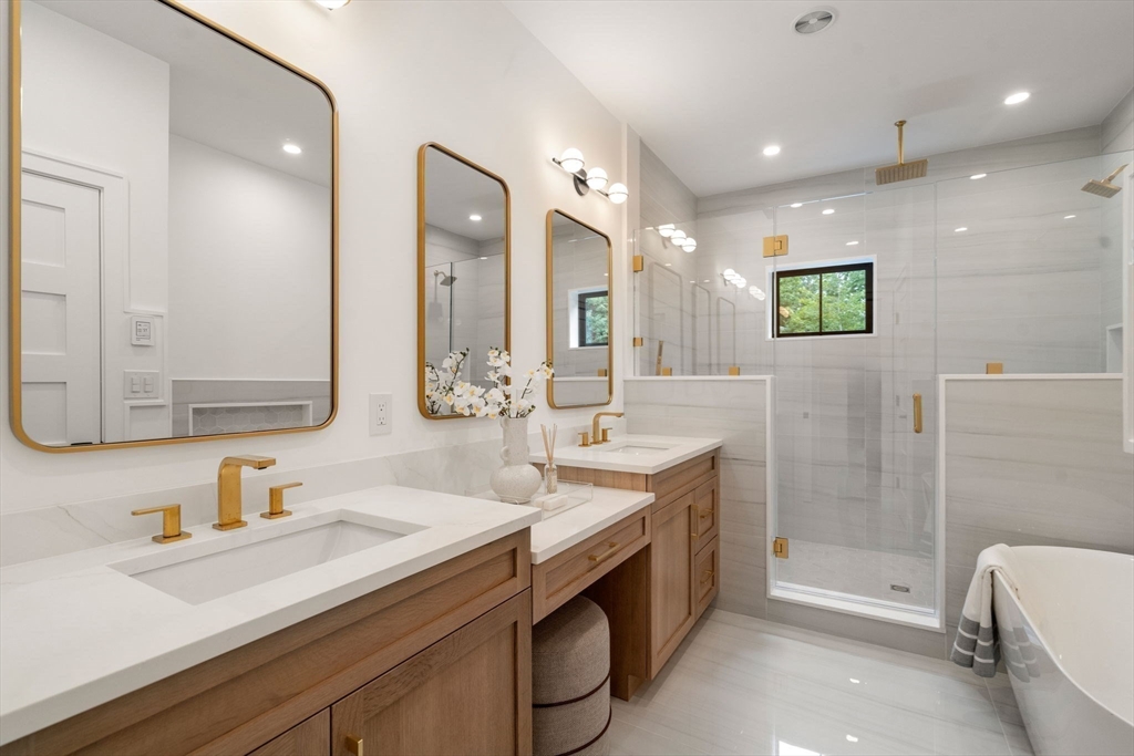 71 Cloverdale Rd # 71