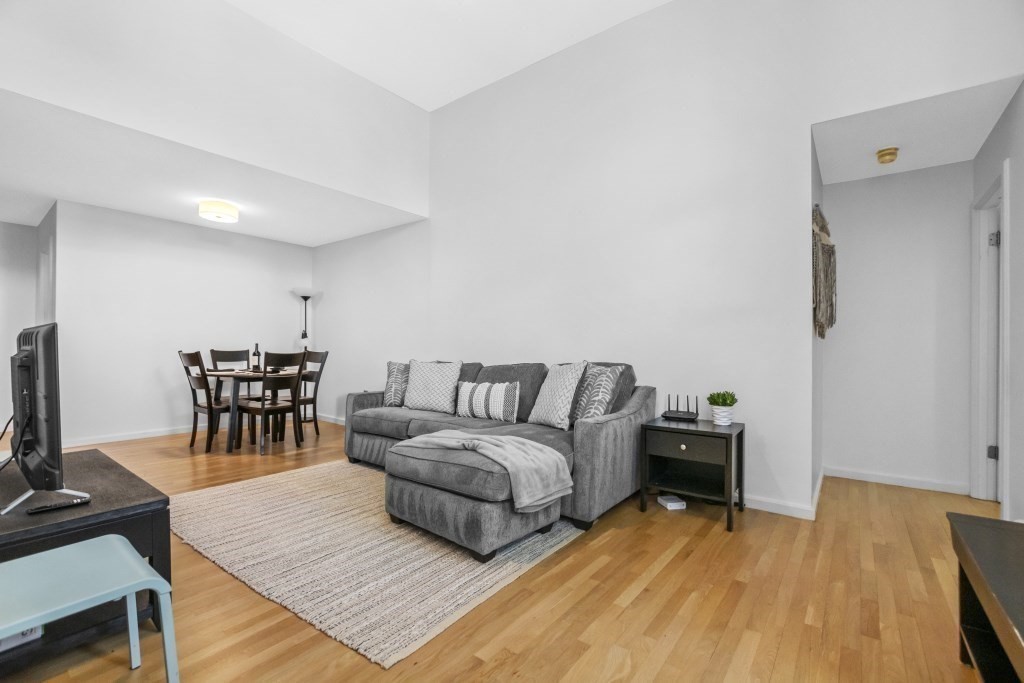 80 Beaumont St # 206 Unit: #206