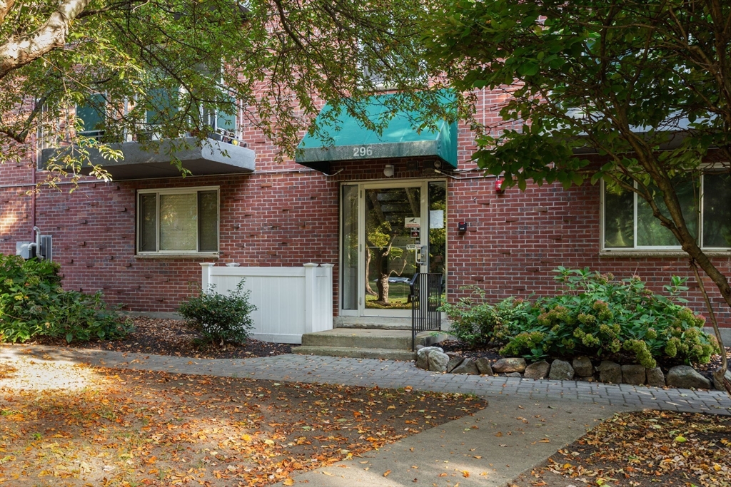 296 Commercial St # 21