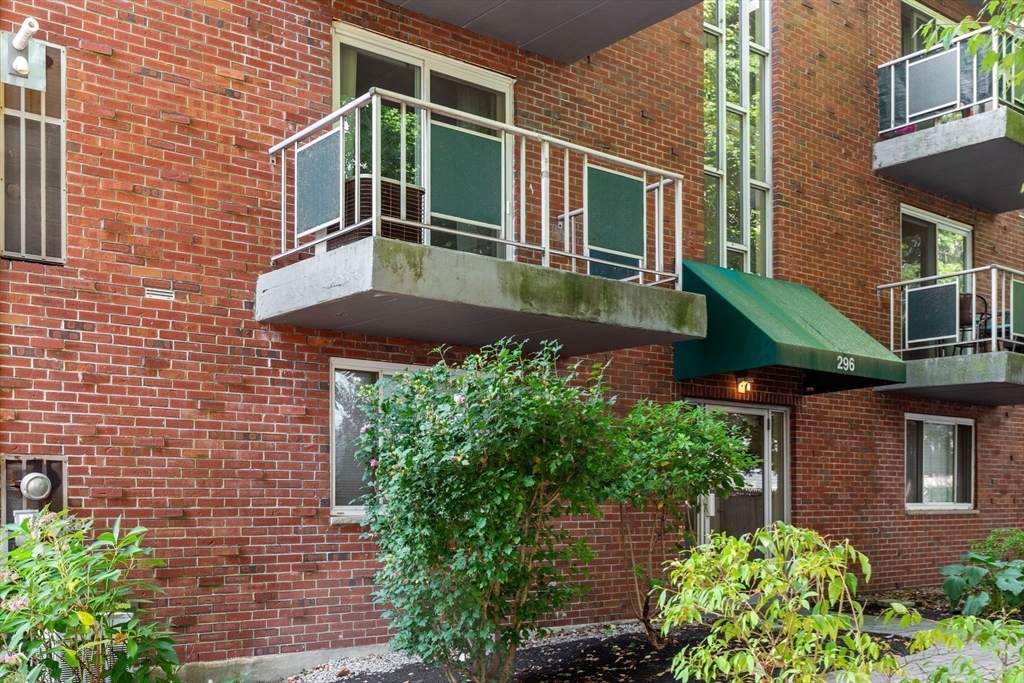 296 Commercial St # 21