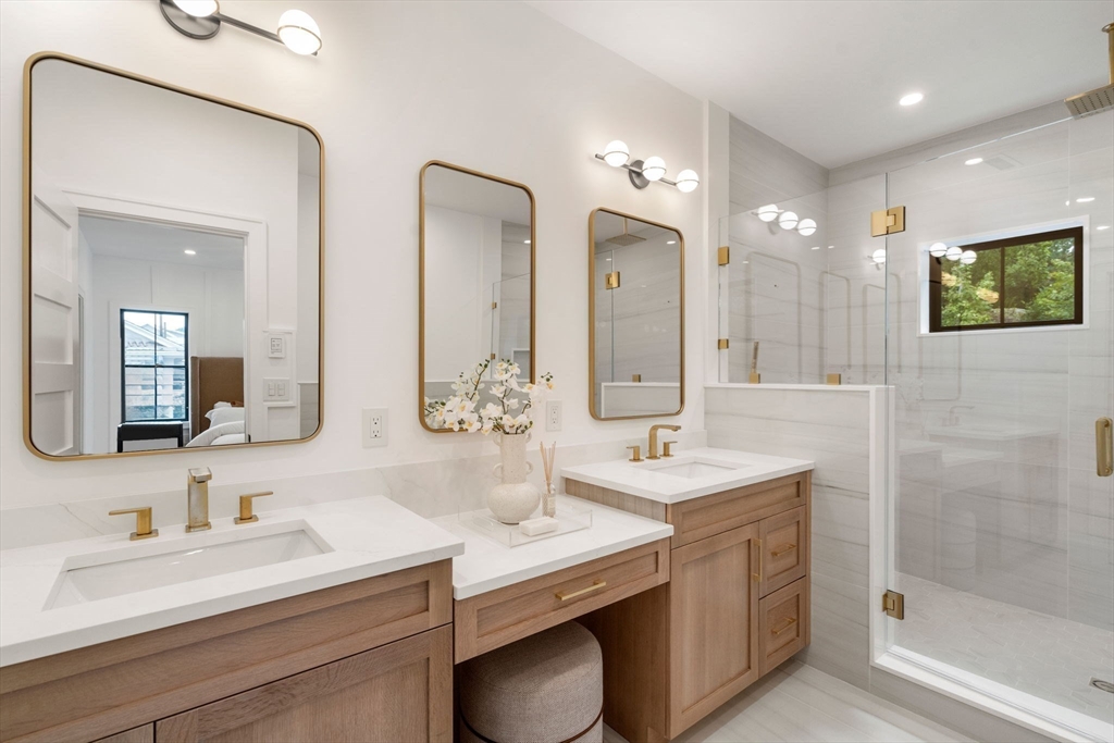 73 Cloverdale Rd # 73