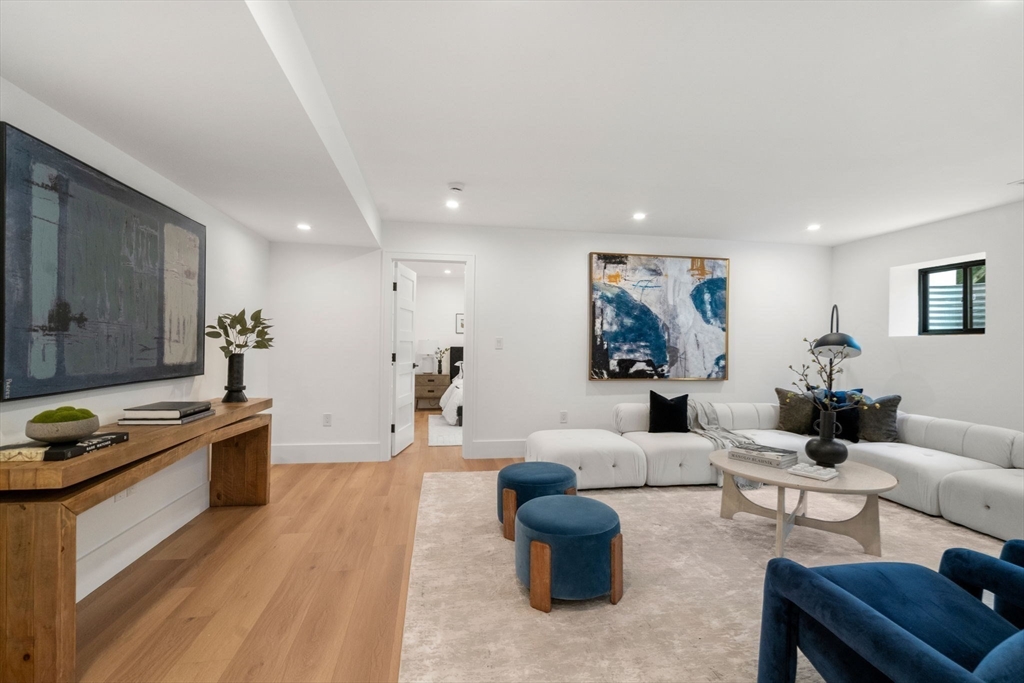 73 Cloverdale Rd # 73