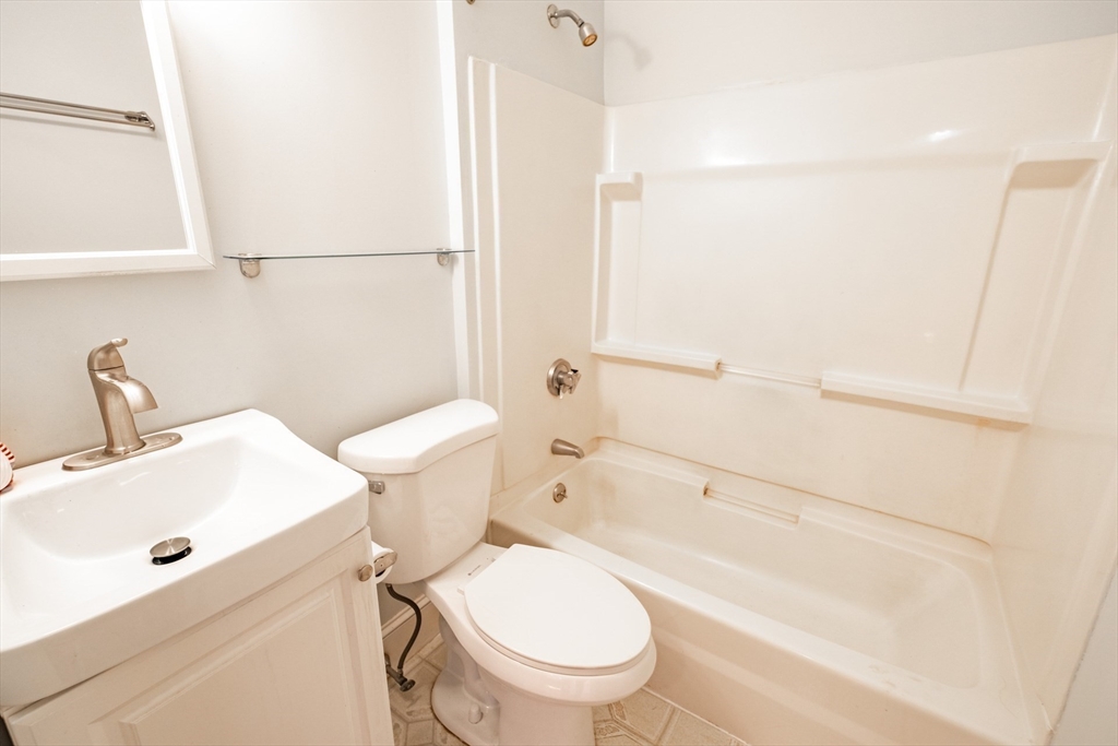 4 Hovey St # 1R