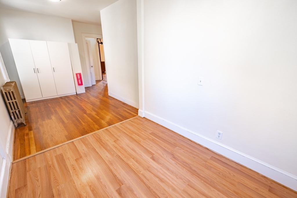 4 Hovey St # 1R