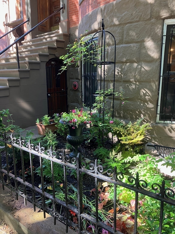 34 Worcester Square # 1