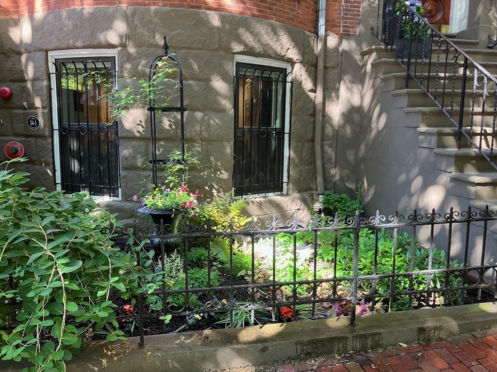 34 Worcester Square # 1