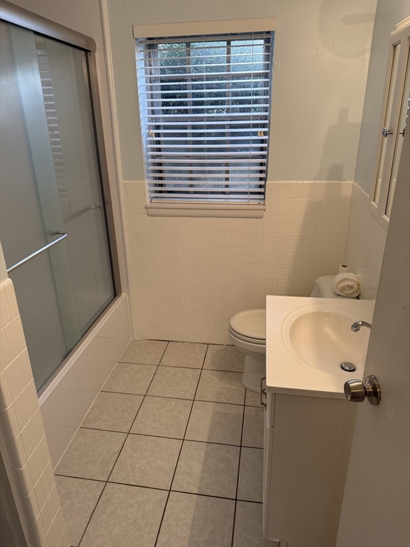 125 Lake Shore Rd # 2