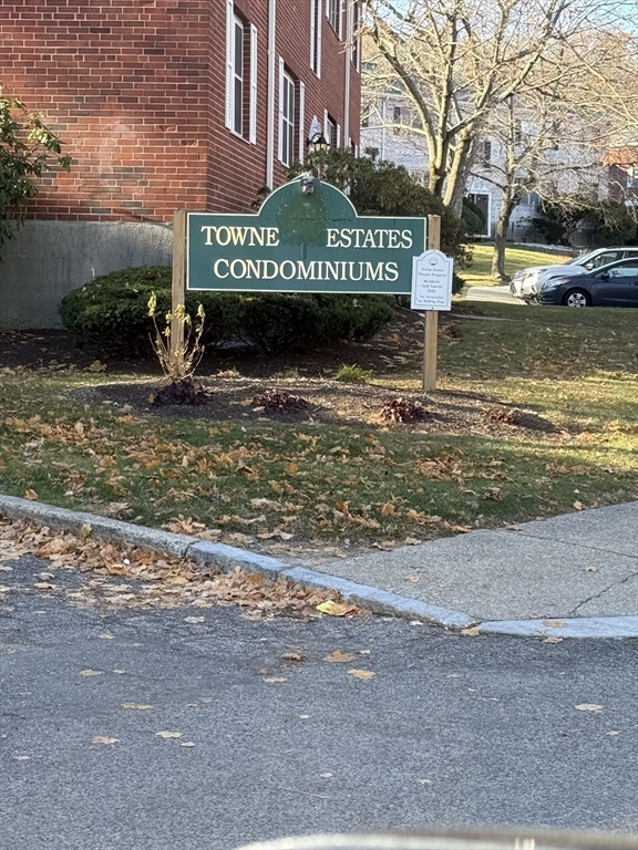 125 Lake Shore Rd # 2