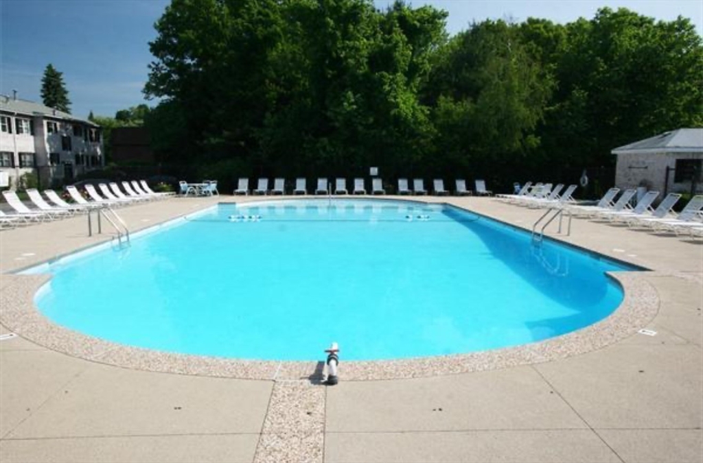 125 Lake Shore Rd # 2