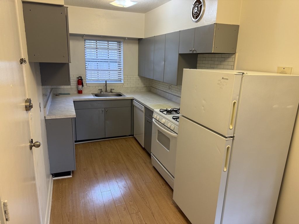 125 Lake Shore Rd # 2