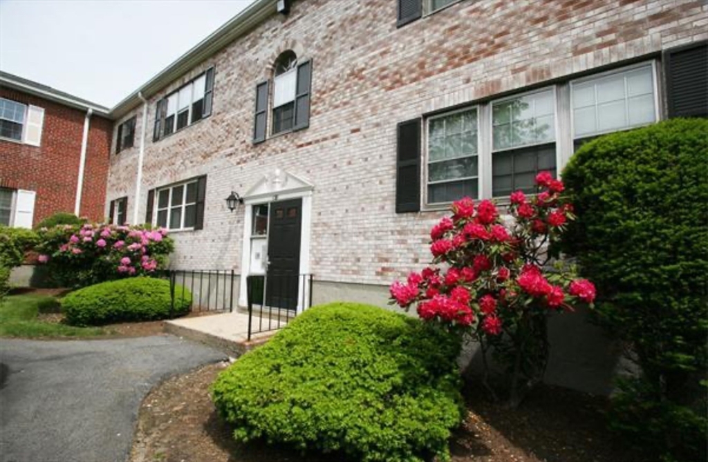 125 Lake Shore Rd # 2