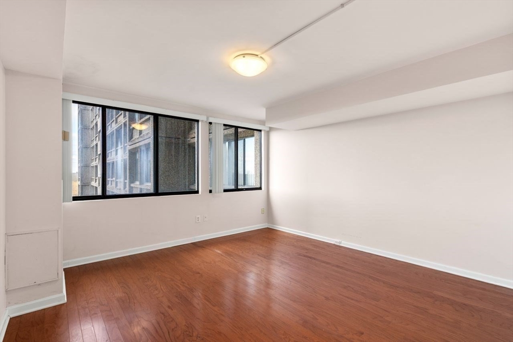 250 Hammond Pond Pkwy # 808N