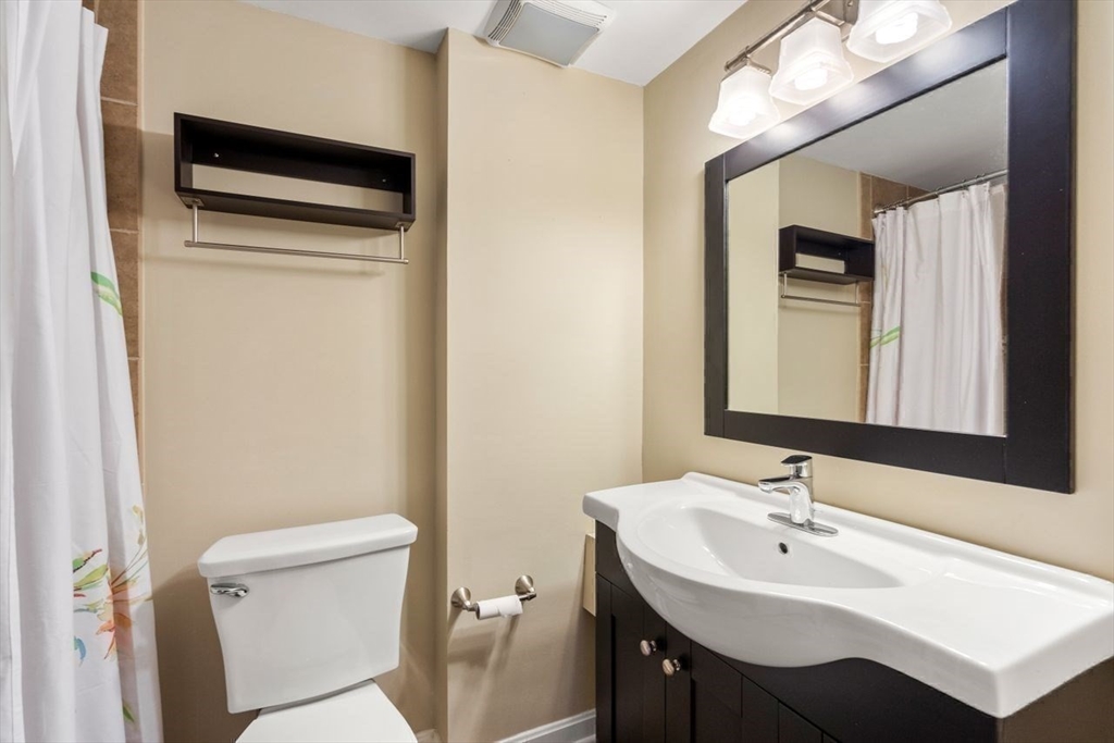 250 Hammond Pond Pkwy # 808N
