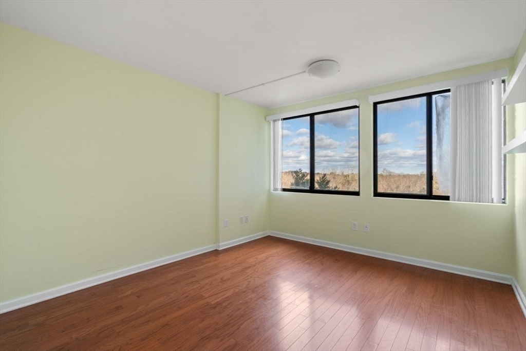 250 Hammond Pond Pkwy # 808N