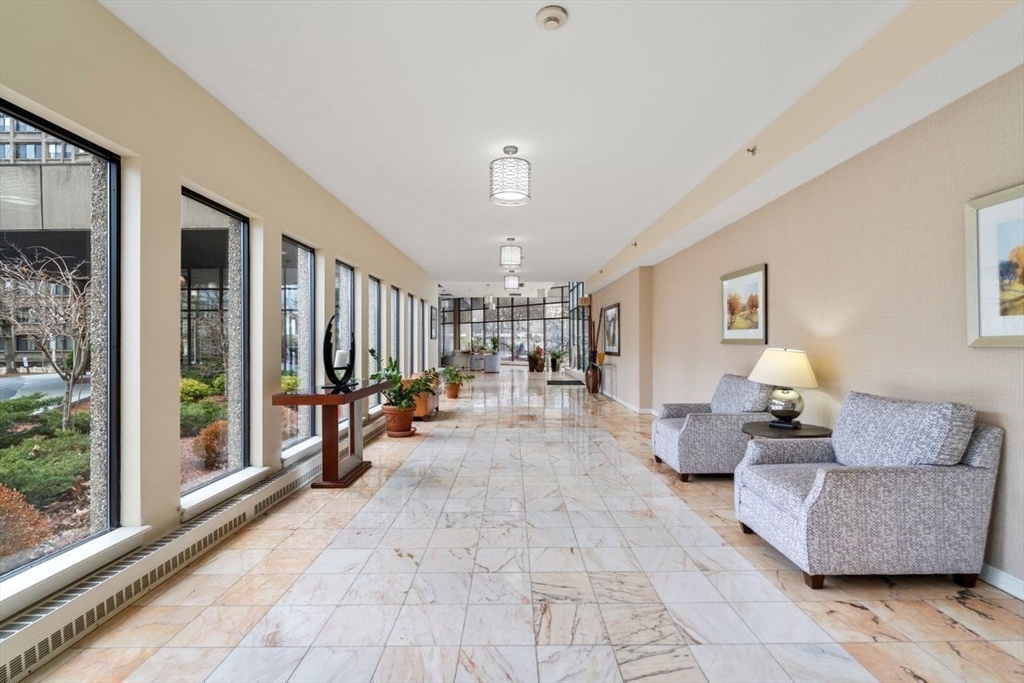 250 Hammond Pond Pkwy # 808N