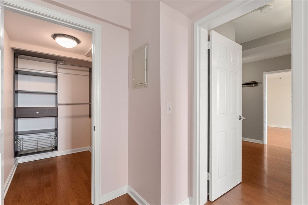 250 Hammond Pond Pkwy # 808N