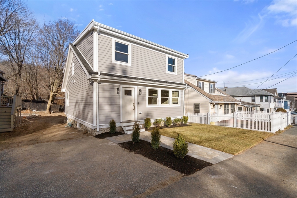 1133 Main St