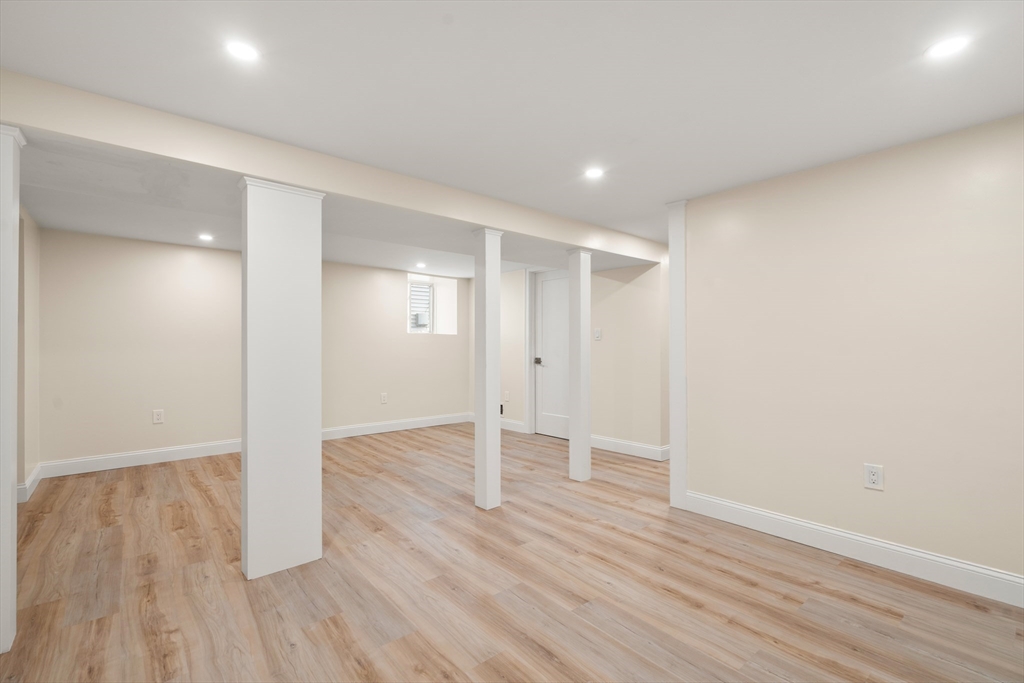 1133 Main St