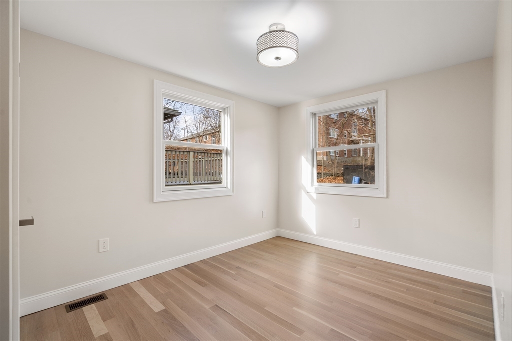 1133 Main St