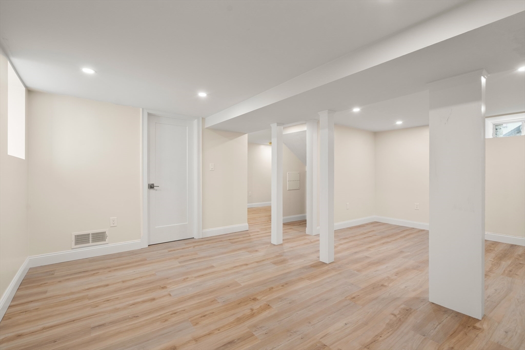 1133 Main St