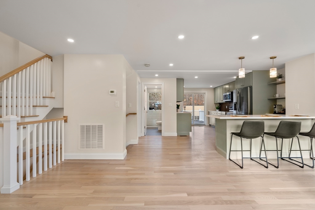 1133 Main St