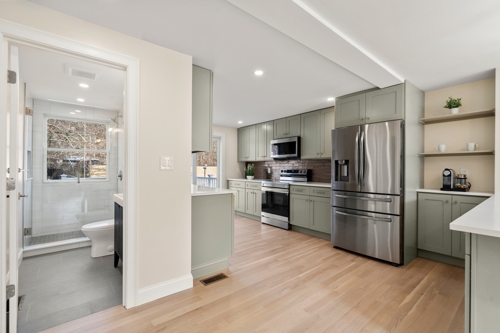 1133 Main St