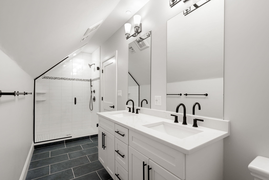 424 Newtonville Ave # 3 Unit: #3