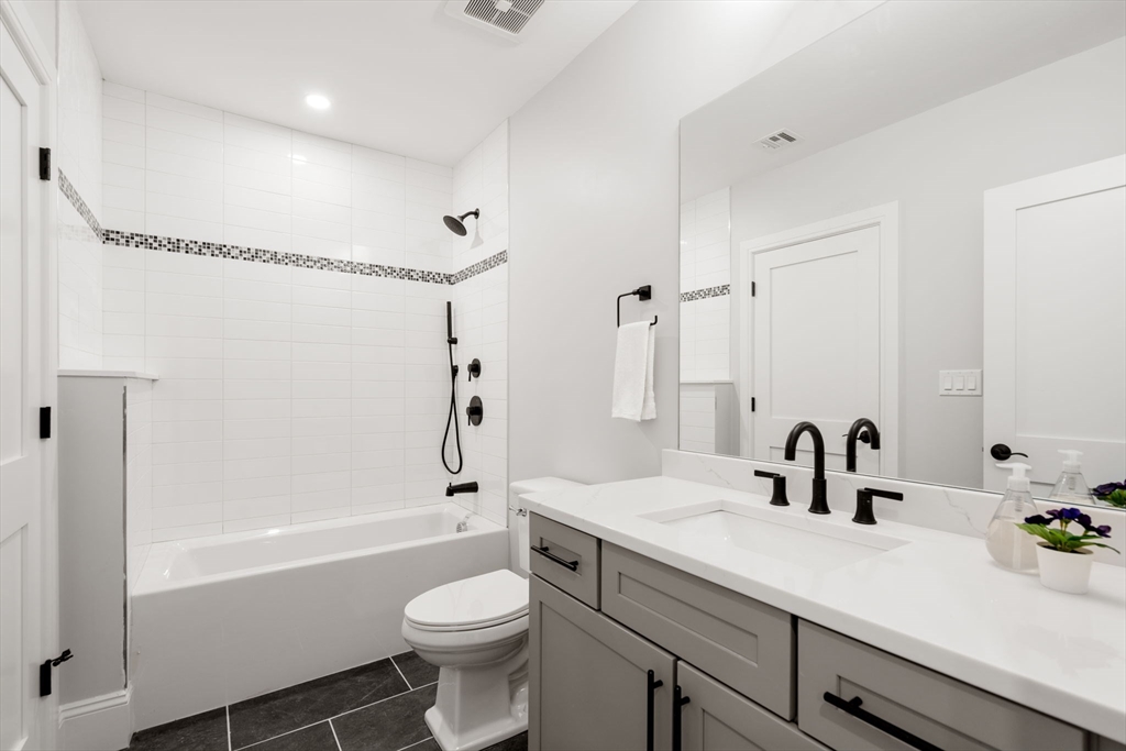 424 Newtonville Ave # 3 Unit: #3