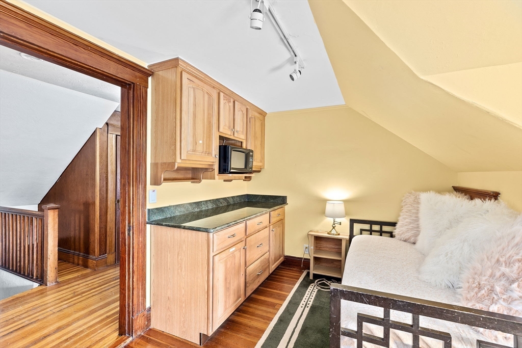 127 Commonwealth Ave