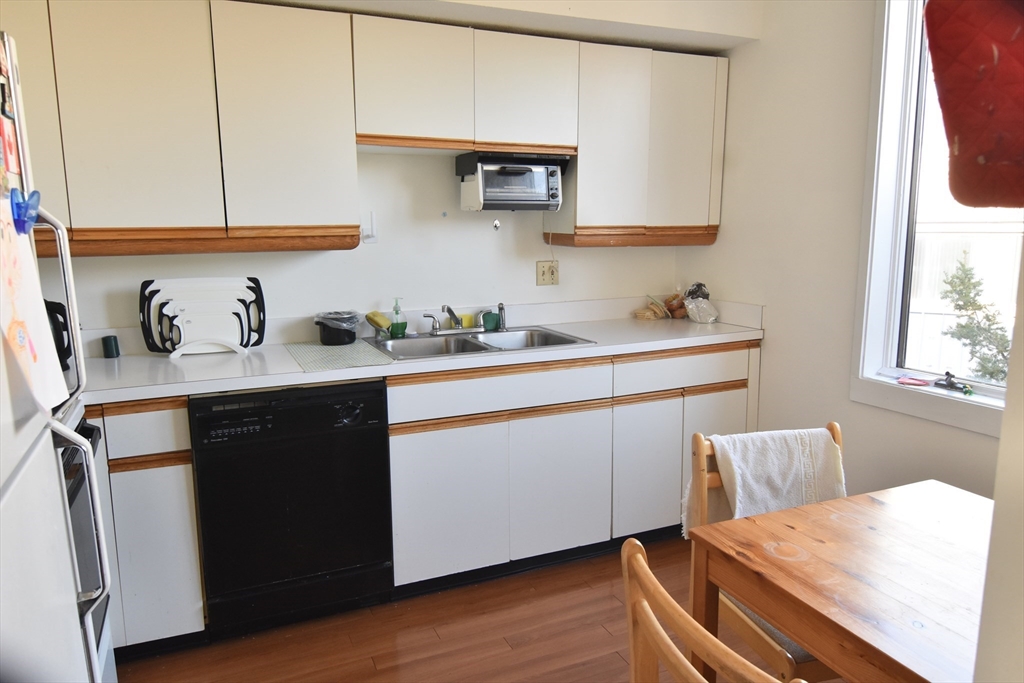 15 Baldwin Street # C
