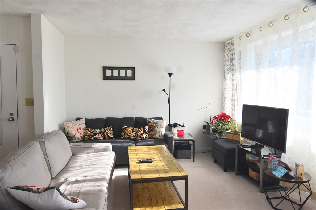15 Baldwin Street # C