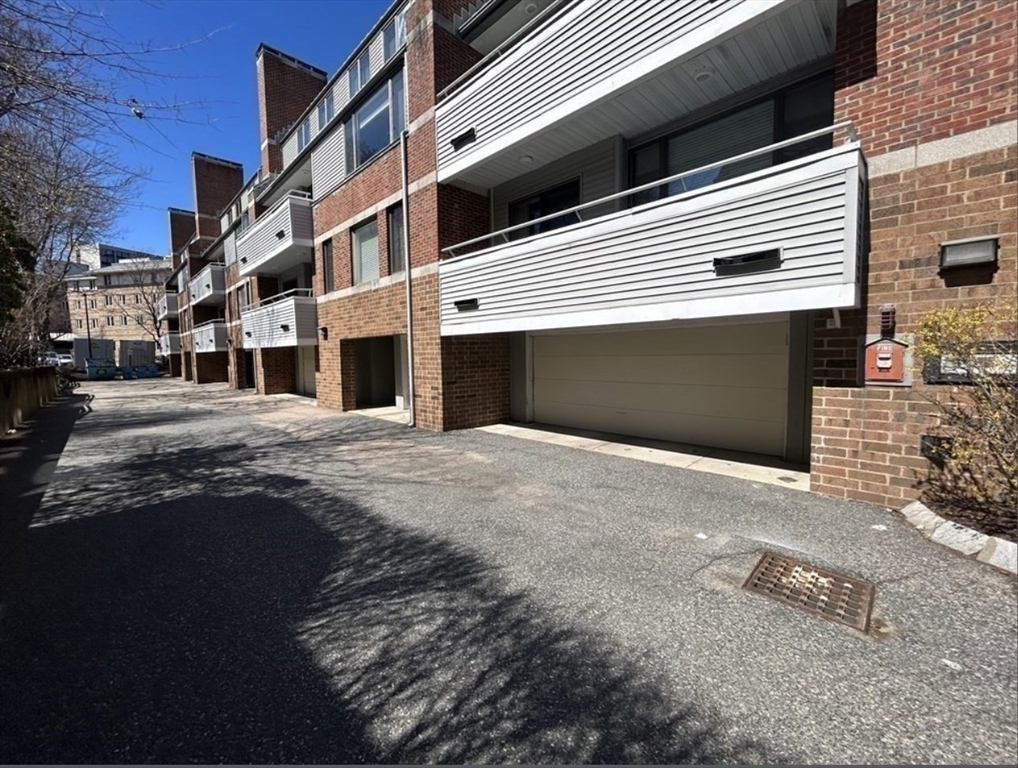 15 Baldwin Street # C