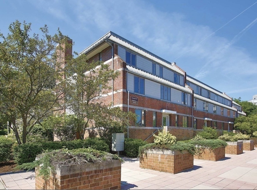15 Baldwin Street # C