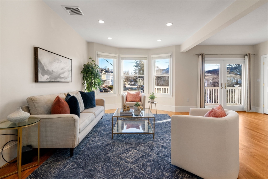 125 W Adams St # 125