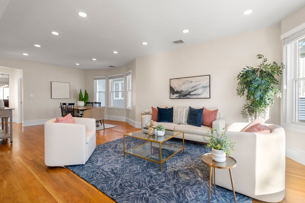 125 W Adams St # 125