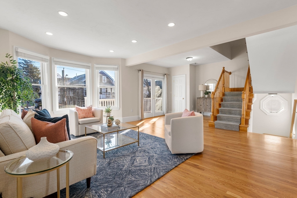 125 W Adams St # 125